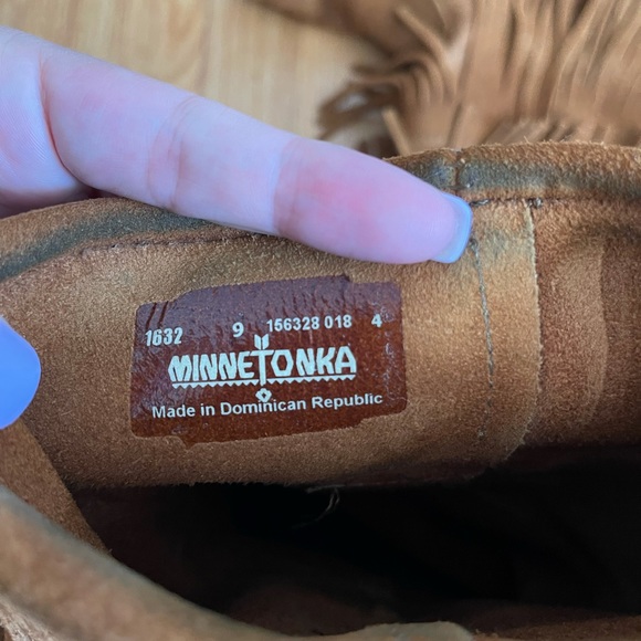 Minnetonka 3-Layer Fringe Boots - Picture 4 of 4